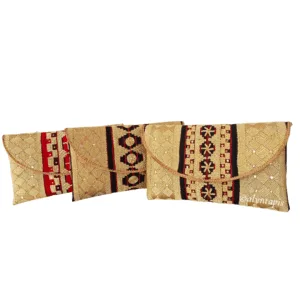 Clutch atau tas pesta motif Tapis Jungsarat dengan penutup magnet dan tali rantai yang bisa dilepas pasang