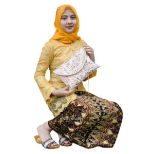 Kain lilit tapis batik dengan motif etnik khas Lampung, bahan ringan dan mudah dipakai