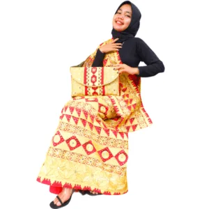 Kain tapis merah dengan sulaman benang emas motif pecah beling khas Lampung buatan tangan