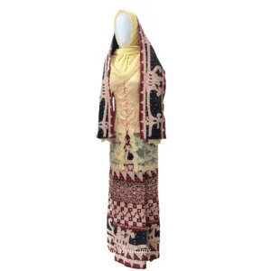 Kain tapis dengan motif rajamedal dan sulaman benang antik khas Lampung