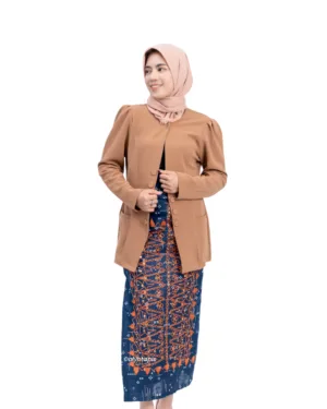 Rok lilit tapis batik handmade dengan kombinasi motif tradisional dan modern