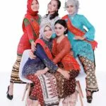 Beragam produk Alyn Tapis seperti kain lilit tapis batik, kain tapis, dan aksesori fashion khas Lampung, cocok untuk pakaian atau hadiah.