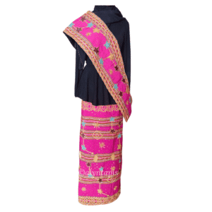 Kain Tapis Bintang Penuntun warna fuchsia dengan motif rasi bintang dan sulaman benang dan kombinasi warna lainnya, karya tradisional khas Lampung dari Alyn Tapis.